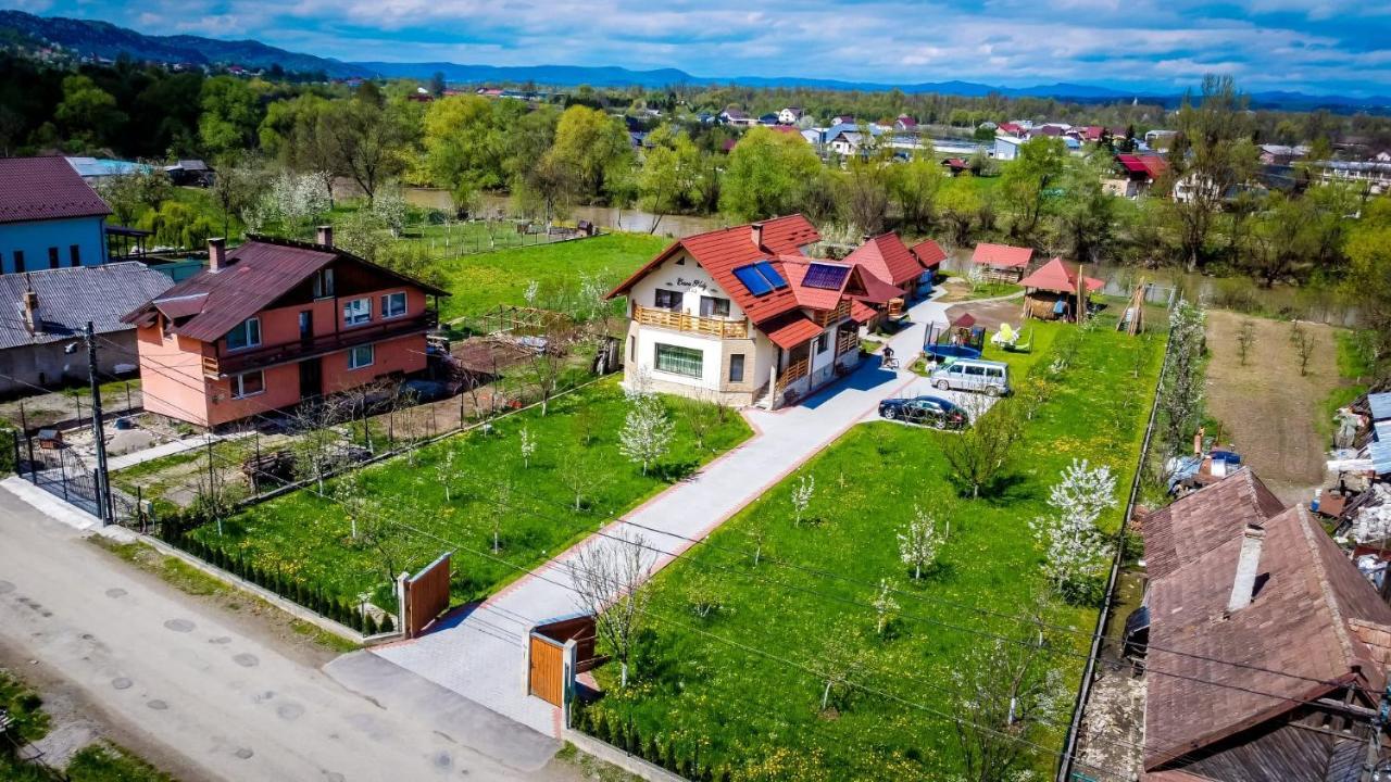 Отель Casa Nely Сигету-Мармацией Экстерьер фото