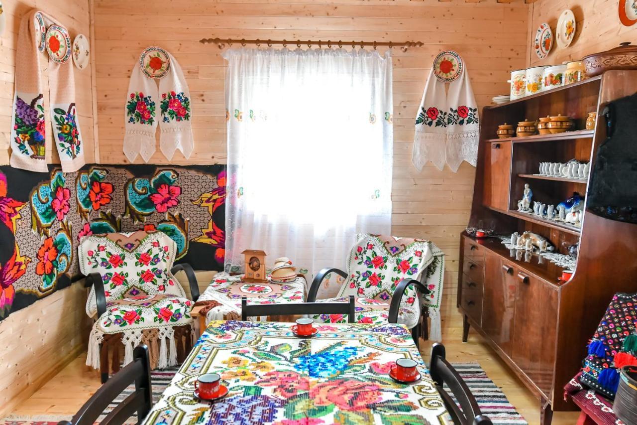 Отель Casa Nely Сигету-Мармацией Экстерьер фото