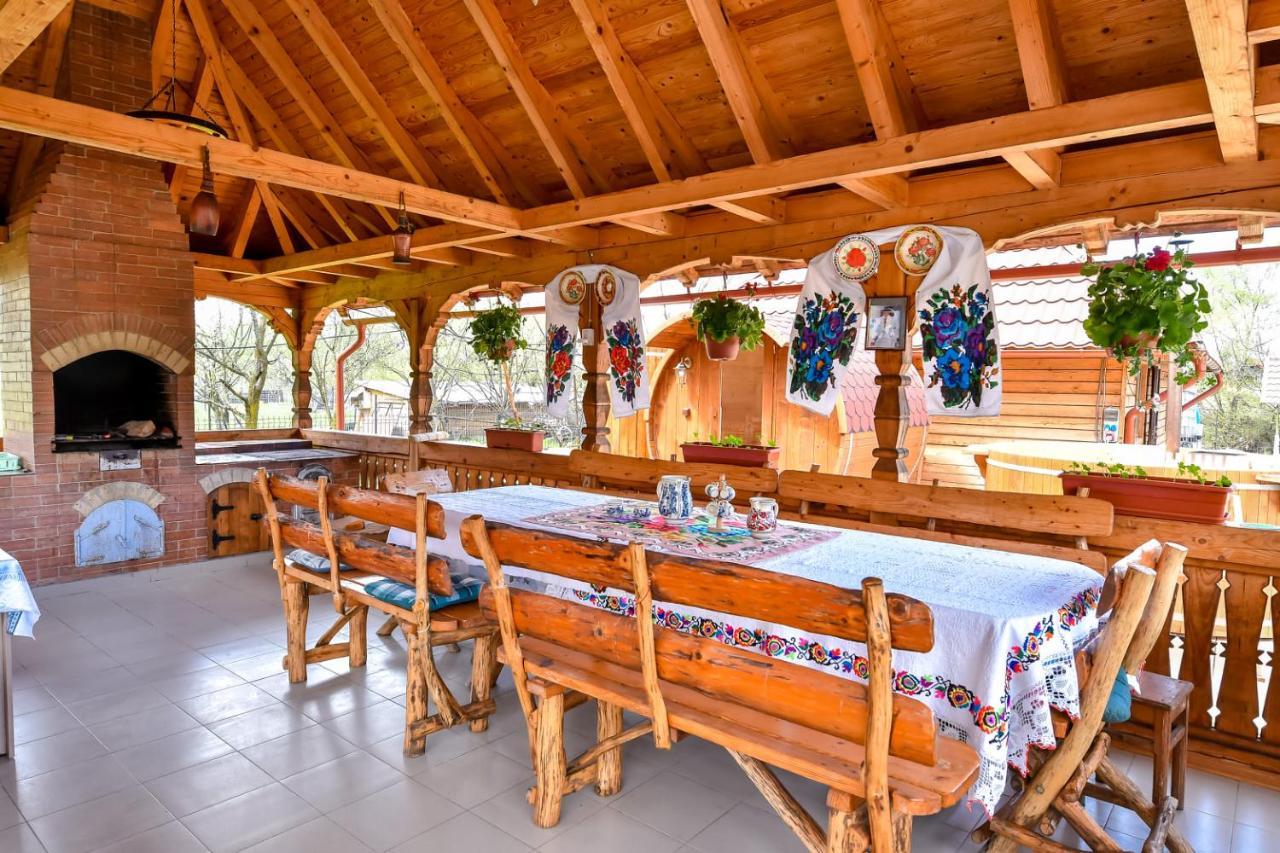 Отель Casa Nely Сигету-Мармацией Экстерьер фото