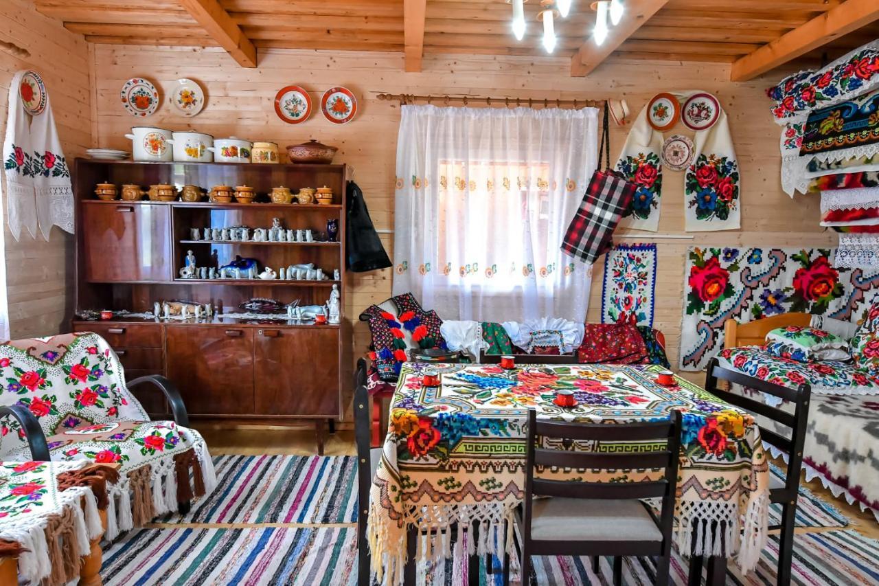 Отель Casa Nely Сигету-Мармацией Экстерьер фото