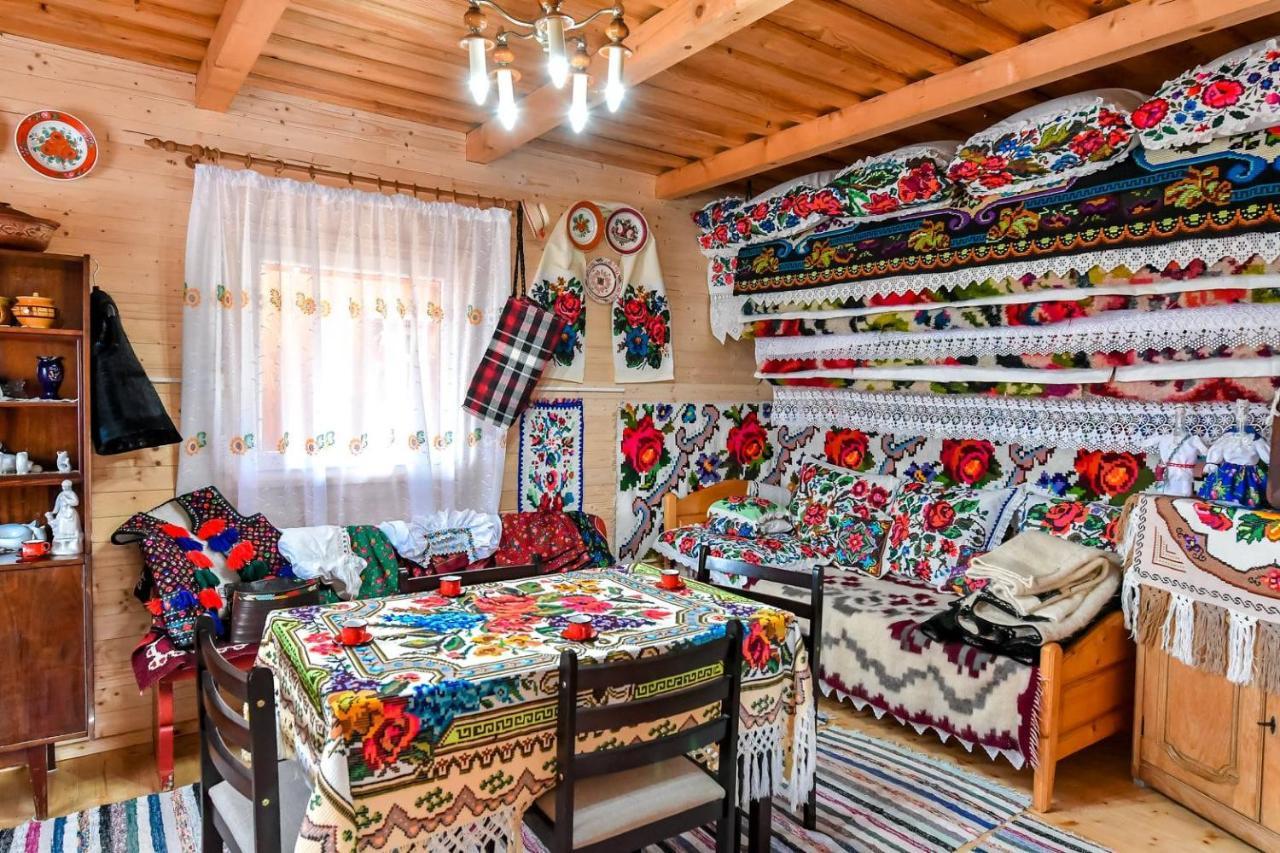 Отель Casa Nely Сигету-Мармацией Экстерьер фото