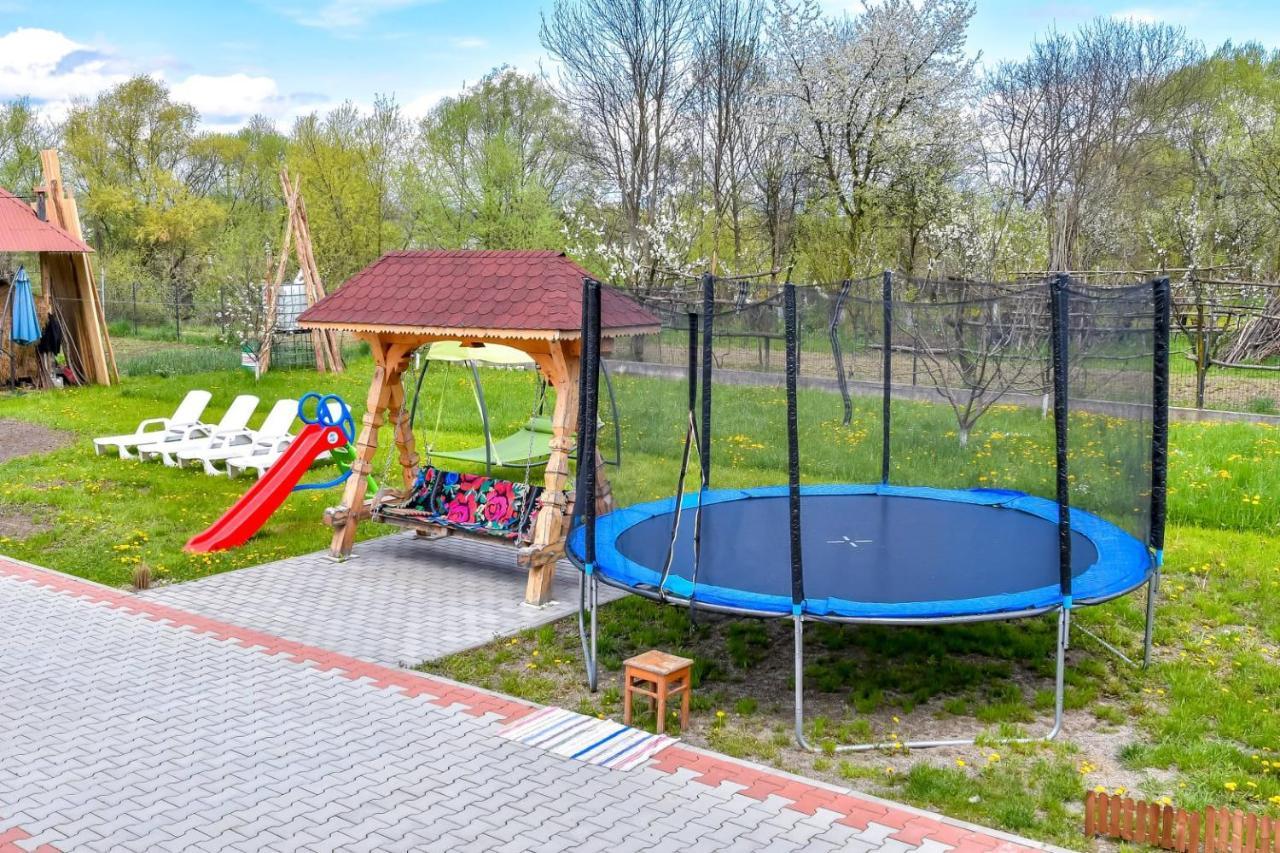 Отель Casa Nely Сигету-Мармацией Экстерьер фото
