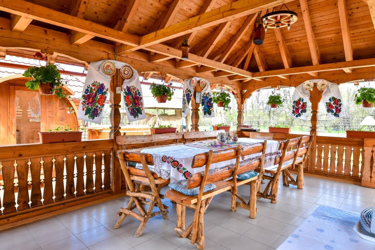 Отель Casa Nely Сигету-Мармацией Экстерьер фото